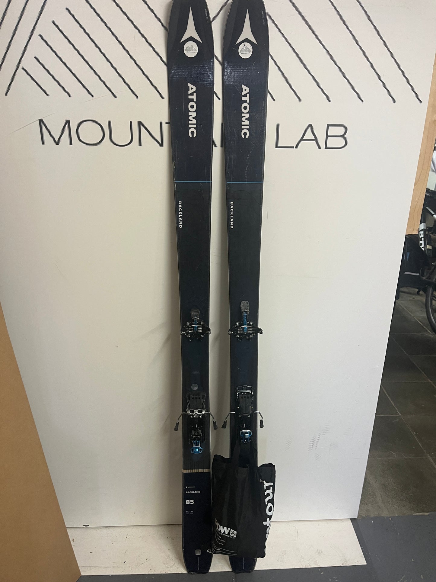 Atomic Backland 85 + Salomon MTN binding + Contour Hybrid vellen - Mountain Lab