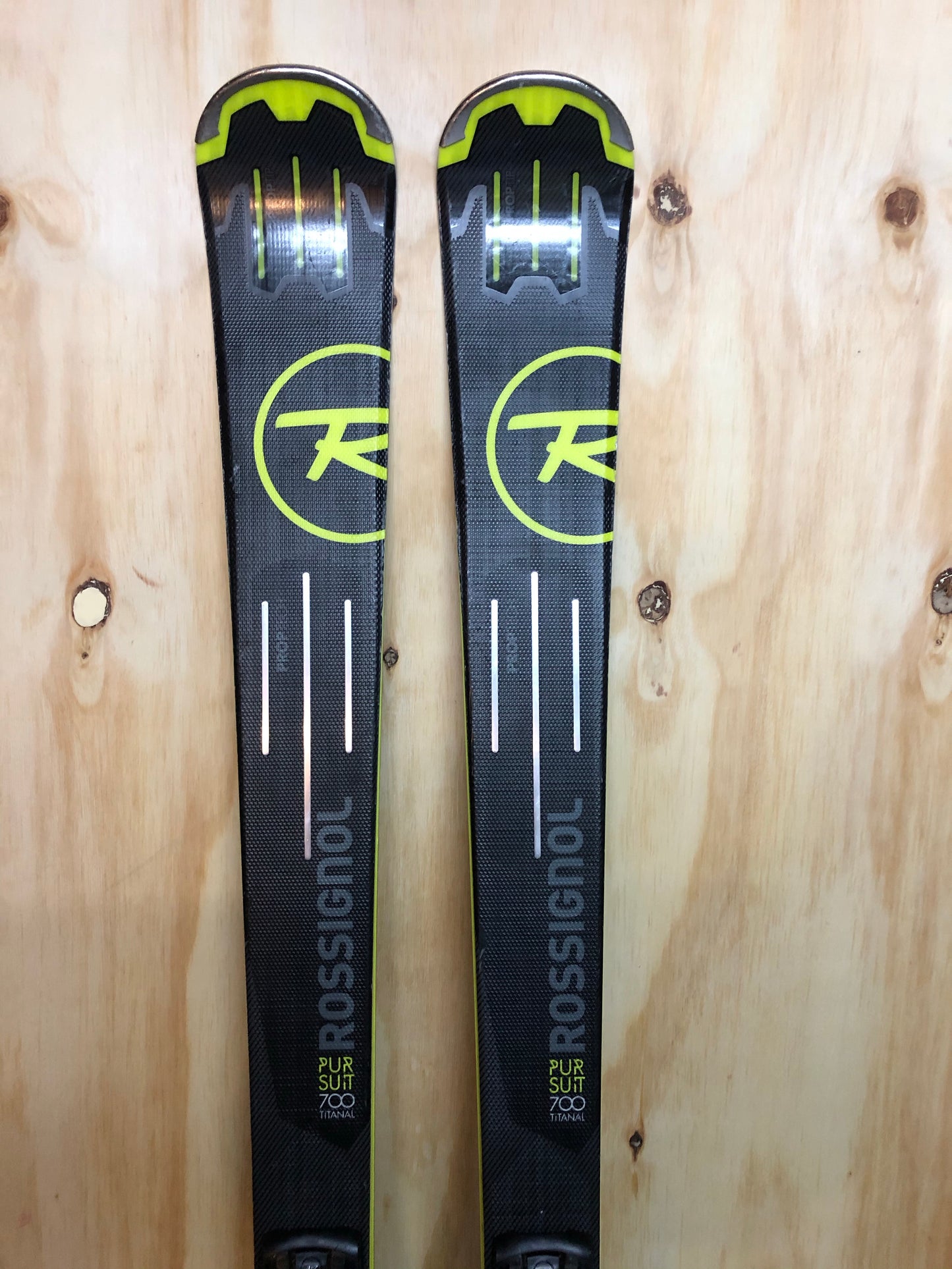 Ski Rossignol Pursuit 700